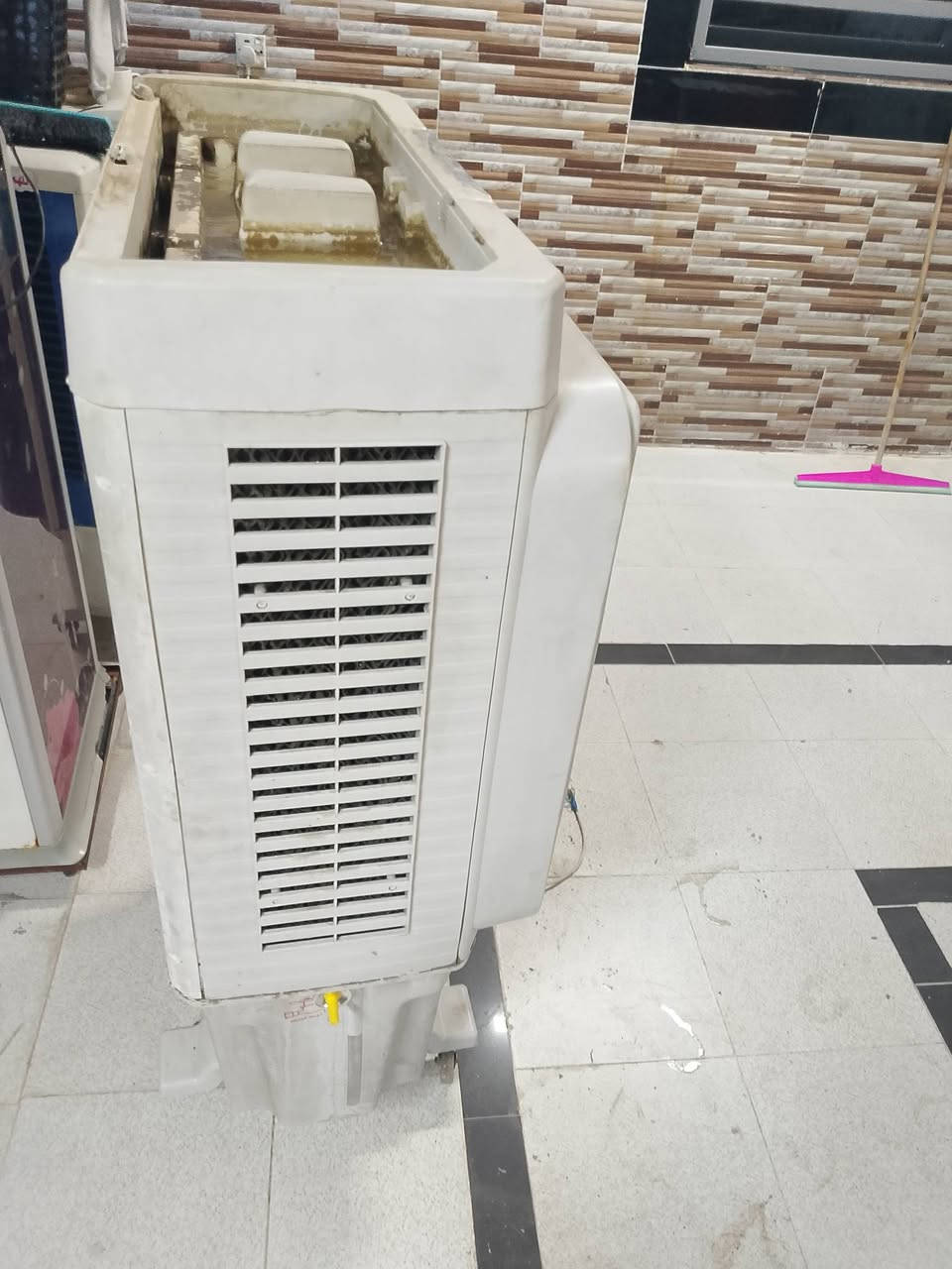 مبردة حجم كبير شغالة جديدة على فحص 85الف ***********
