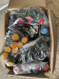 مو جود كمية مصباح سليكتر بوش اون اوف جملة ٢٤فولت  و ٢٢٠ فولت للاتصالات...