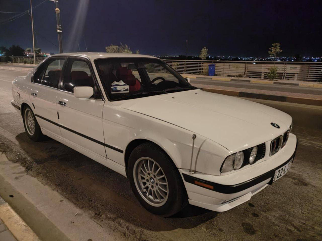 السلام عليكم
للبيع او مراوس BMW 
موديل 1990 محدث 95 كامل محرك 528 سيارة فول توماتيك سلايت داخل صاج تايرات طخم كله جديد سيارة بيها طخه خفيفه كلش خشم الجاملغ والدعامية الكدام فقط والباقي مكفول  هزة سنوية كلو جديد رقم جديد بسمي شرط التحويل
مناقصها برغي
السعر 65وبيها مجال
‏ 0776 977 7353 ‏
‏ 0750 309 2366 ‏
المكان سد الموصل
