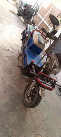 دراجات للبيع الاولى شحن بيكم بطاريات ع الفحص 450 والثانية هيوشه بطح بط...