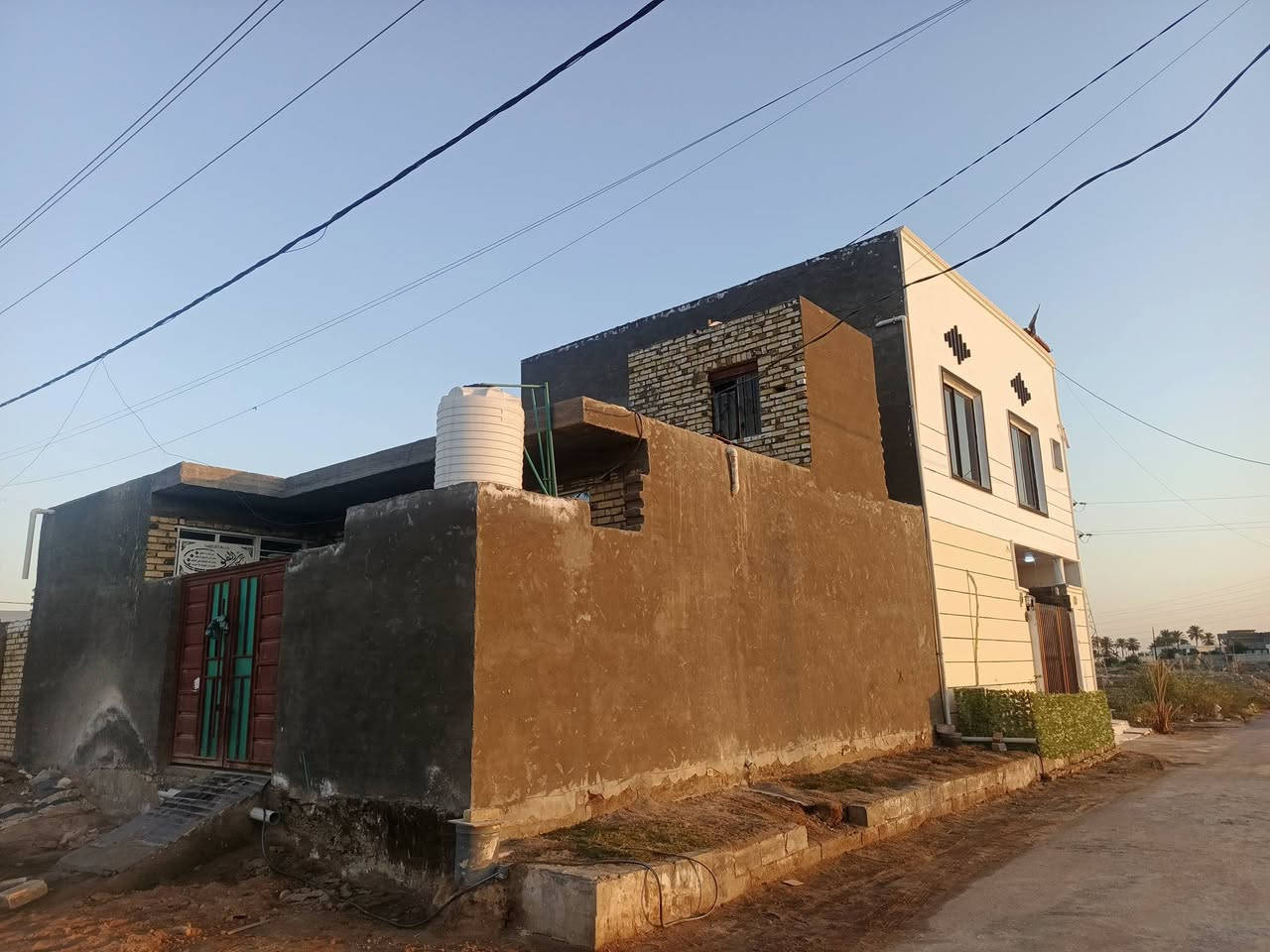 سلام عليكم بيت البيع بل مجمع يم الامراد البيت ركن 100متر سعر 40////***********
