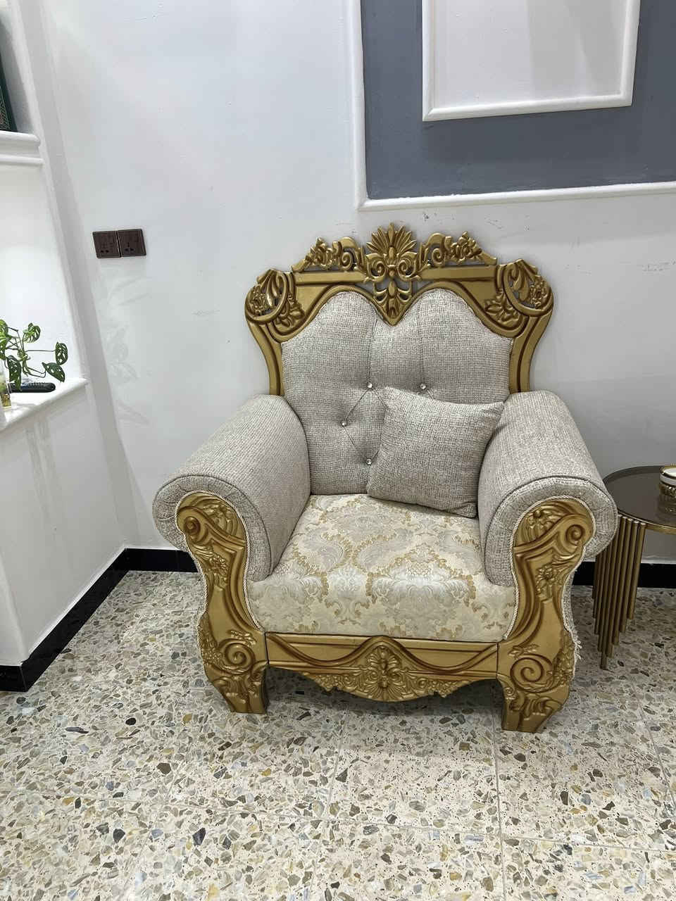 سلام عليكم تخم ١٠مقاعد للبيع
مكاني المشتل شارع المدارس 

0774 984 1747
