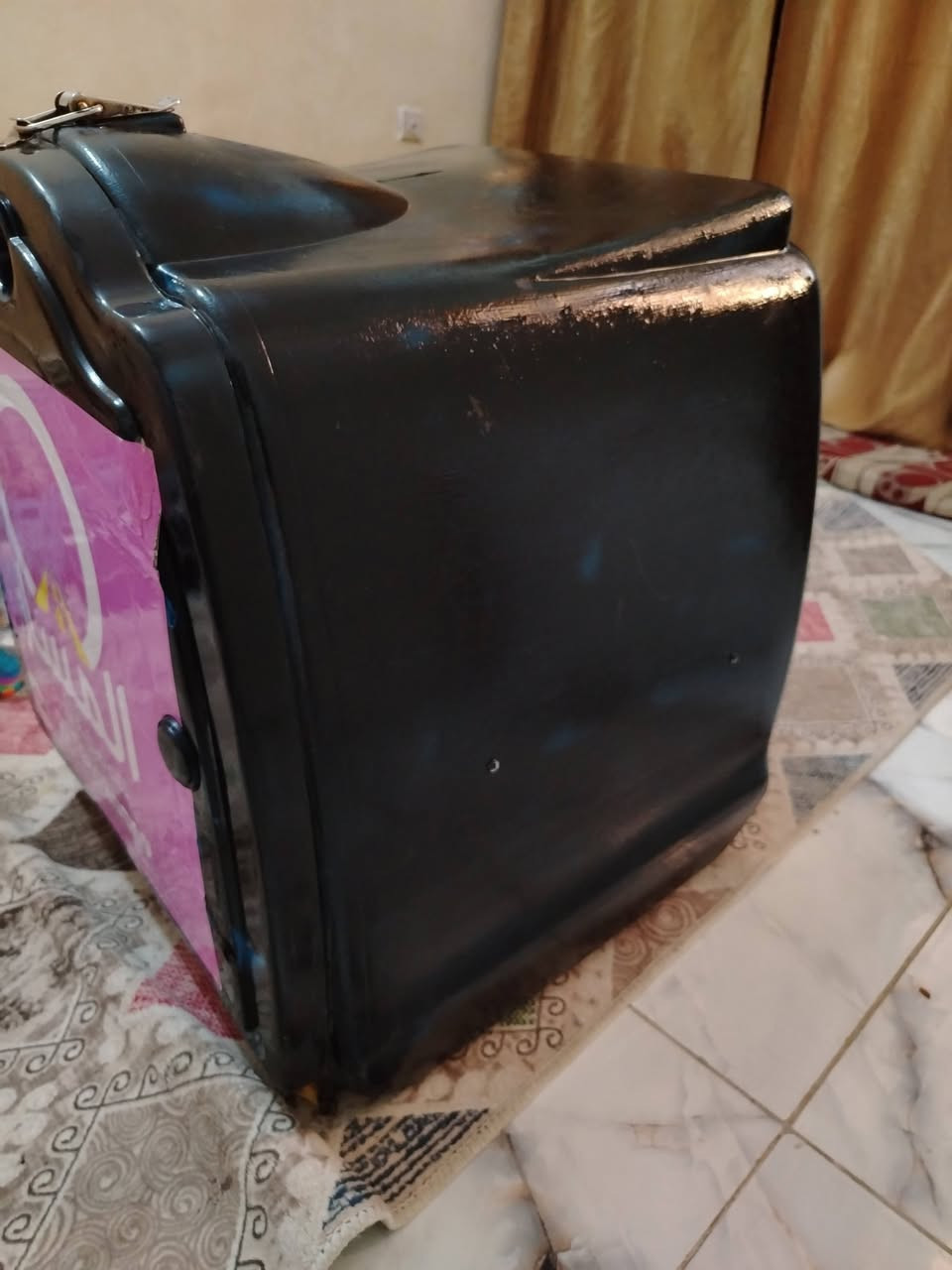 سلام عليكم
صندوق دلفري للبيع 
مكاني كربلاء حي الفارس قرب الملعب الدولي 
السعر 40 ثابت 
التواصل : ***********
