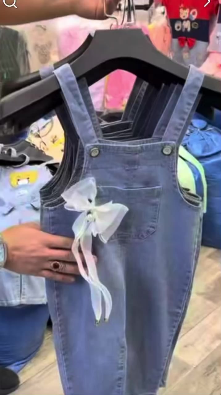 ✨ شيال أطفال جينز أنيق ✨
ستايل عملي وناعم يلبس بناتي وولادي 👧🧒

👕 تصميم مريح للحركة اليومية
🧵 قماش جينز بجودة عالية
🎀 لمسة أنيقة تضيف جمال للقطعة
📏 مناسب من عمر سنة إلى 6 سنوات

🔥 خيار مثالي للطلعات والمدرسة
💯 عملي + ستايل راقي بقطعة وحدة

📩 للحجز والاستفسار راسلنا خاص

الموقع القيصريه الجديده الي بالنص رقم المحل 56


**إذا كنت صاحب هذا الإعلان وتريد حذفه لأي سبب، رجاءا أرسل رسالة إلى الدعم الفني**