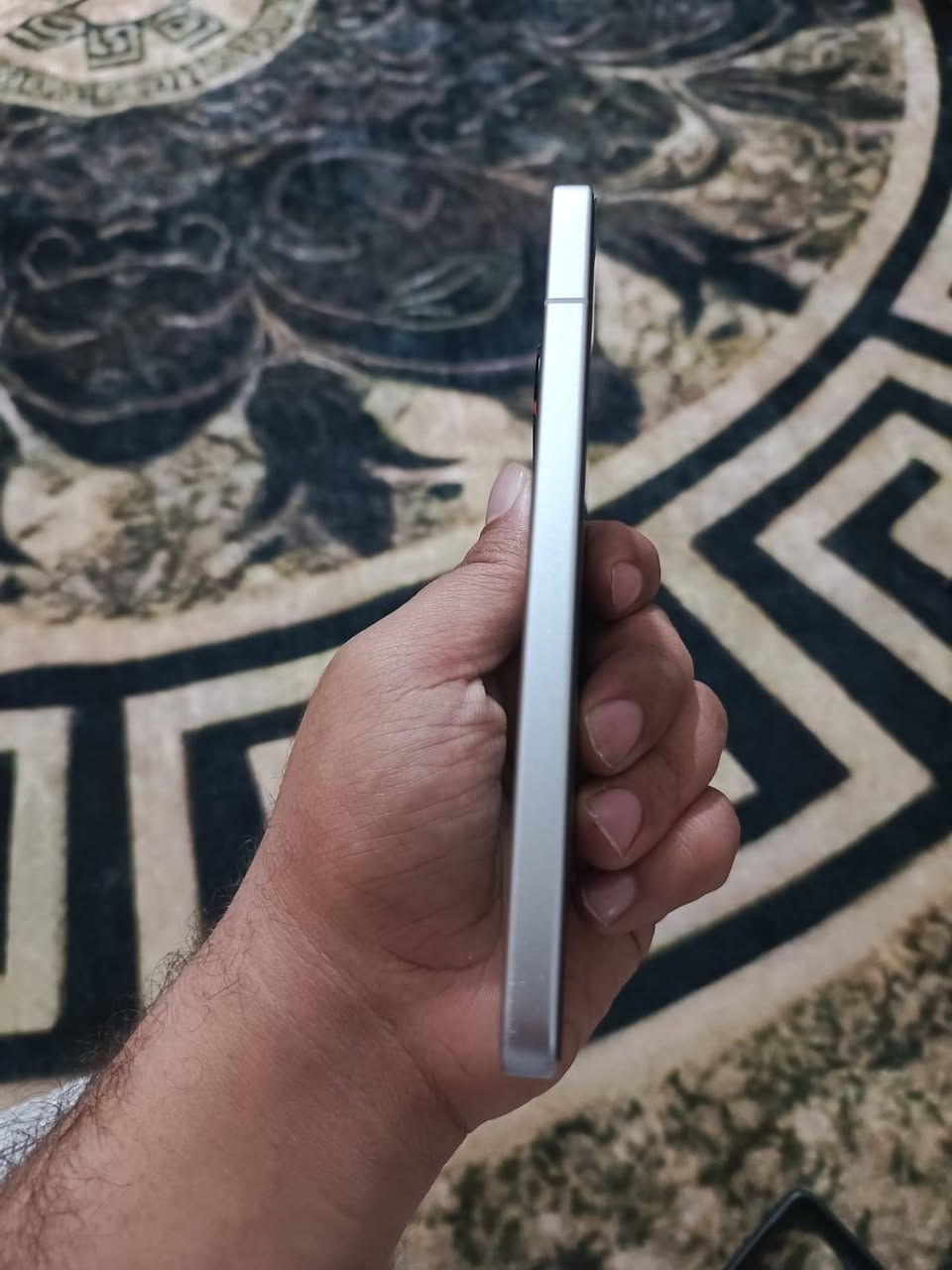 السلام عليكم... مراوس فقط مع اس ٢٤ الترا + فرق حسب الاتفاق ...
بوكو اف 7 برو...
كامل ملحقات (علبة + شاحن 90 واط +3كفرات)
مستخدم نظيف 90 ٪... 

بي فقط صدعة بالطرف مال الشاصي ما مأثرة عليه بأي شي...

بطارية 97٪...
مكاني بصرة.. ***********
