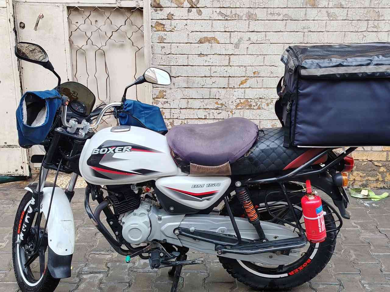 بوكسر موديل 21 مرقم بغداد تحويل ثاني يوم
الدراجه مكفوله من تاير لتاير مابيه اي نقص بس عندي عواج بسيط بستيرن 
دراجه مامشتغله دلفري بس 3 اشهر 
دراجه عارضه ب2100 مليونين و100 وبيه مجال حك الجيه 
العنوان بغداد الحريه 
رقم التلفون *********** متوفر وتساب ورصيد
