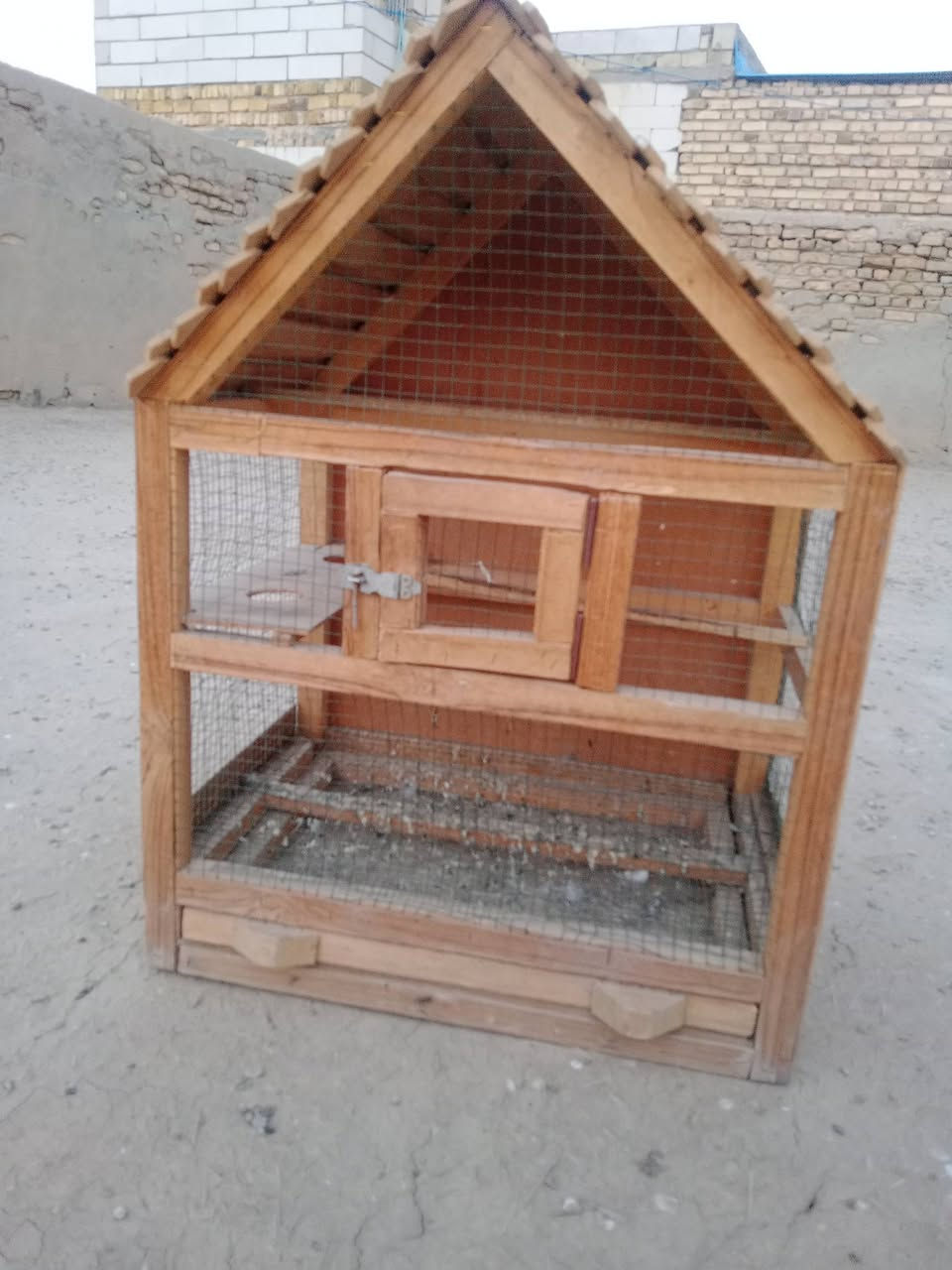 للبيع: يصير لنوع لطيور زينه. ويصير تلعيك بل حايط. وخاص مفتوح وهذا رقم ***********..
