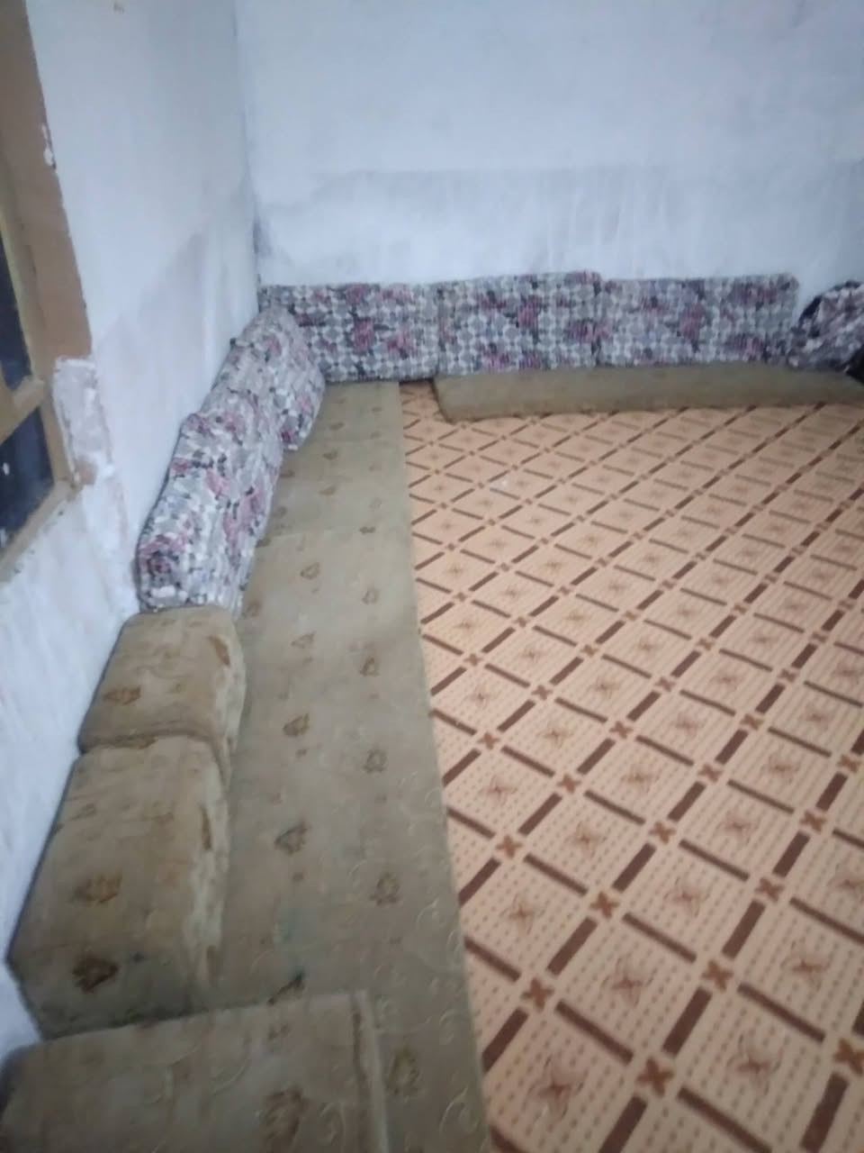 جلسات للبيع مع طول كاربد سر مهر. نقشته نفس نقشة المفروش جوه الجلسات واتساب ***********
