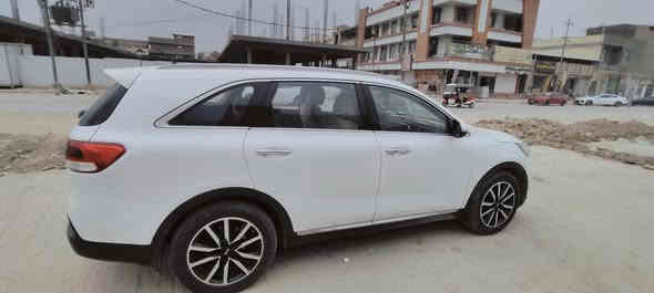 سلام عليكم 
سيارة كيه سورنتوا 7راكب موديل 2017 
محرك 6 سلندر ماشيه107كيلو سنوية مجددة وباسمي يوجد بارد في الجنطة السعر 230 وبي مجال وهذا رقمي 
***********
