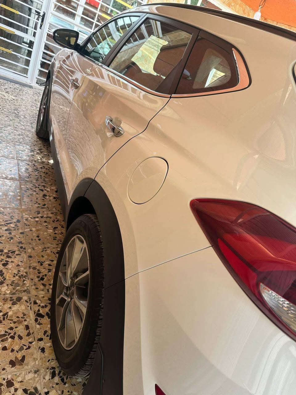 توسان 2018 خليجي 
فول موصفات  محرك الفين بانوراما
شاشة 
كاميرا
حساسات أمامية
حساسات خلفية
مري شفط
نظامين قيادة
ماشية 60 الف سيارة جديدة بمعنى الكلمه 
تخم تاير جديد سبير منازل
رقم انكليزي
هزة جديده
سيارة كفالة كفاله عامه من الصبغ والتبديل من بارد 
بسمي تحويل مباشر رقم بغداد 
رقم الهاتف ‏‪***********‬‏
عنوان ديالى
