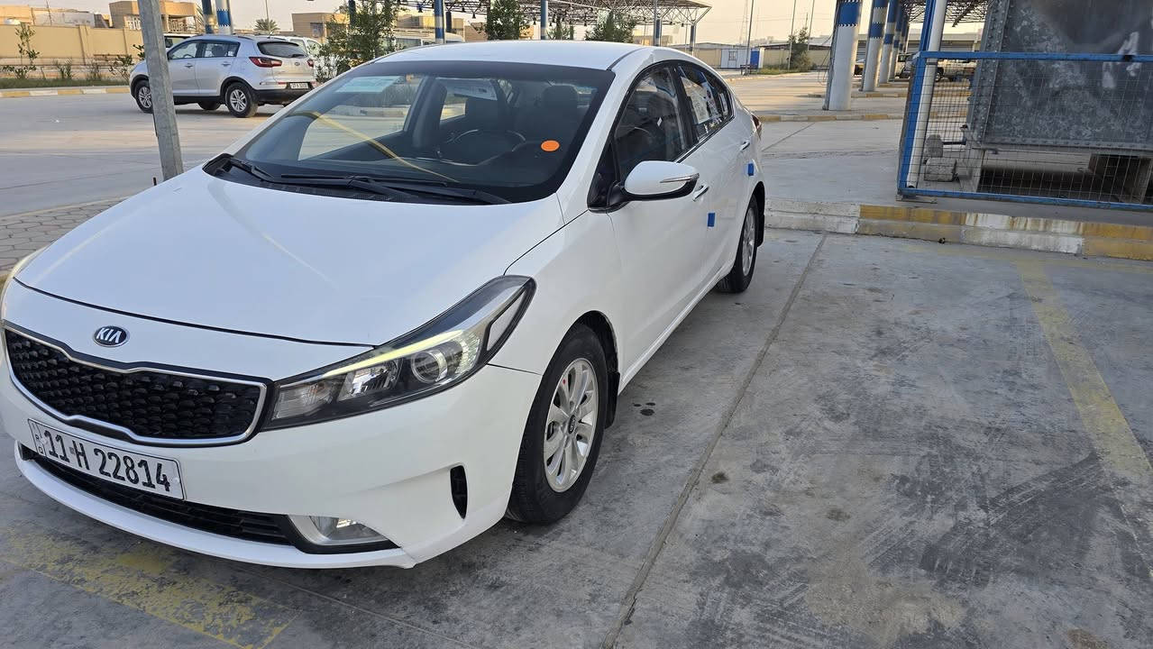 السلام عليكم كيا سيراتو كي 3 موديل ( 2018 )  سياره فول مواصفات واحد 1️⃣ على واحد 1️⃣ عده الفتحه سياره جديده جدا بيه صبغ جاملغ امامي الأيمن وشبر مقدمةالجاملغ الايسر شرط بدون لا ضربه ولا معجون ولا فتح والباقي كفاله من الضربه والصبغ والتبديل مواصفات سياره ماشيه 120 الف محرك 1600 شرط برغي مامفتوح بيه فول تحكم تبريد قطعتين بصمة تشغيل بصمة أبواب لد امامي خلفي حساس خلفي شاشه كبيره كامره دواره ويل كب مرايات شفط اشاره بالمري بلاجكتور يدات نيكل رقم بغداد دولي انكليزي باسم صديقي تحويل مباشر مكاني ناصريه مدينة الصدر للاتصال 
 ( ‭0781 069 5272‬ ) السعر ( 133 ) مراسله وات ساب 
‭0786 979 2983
