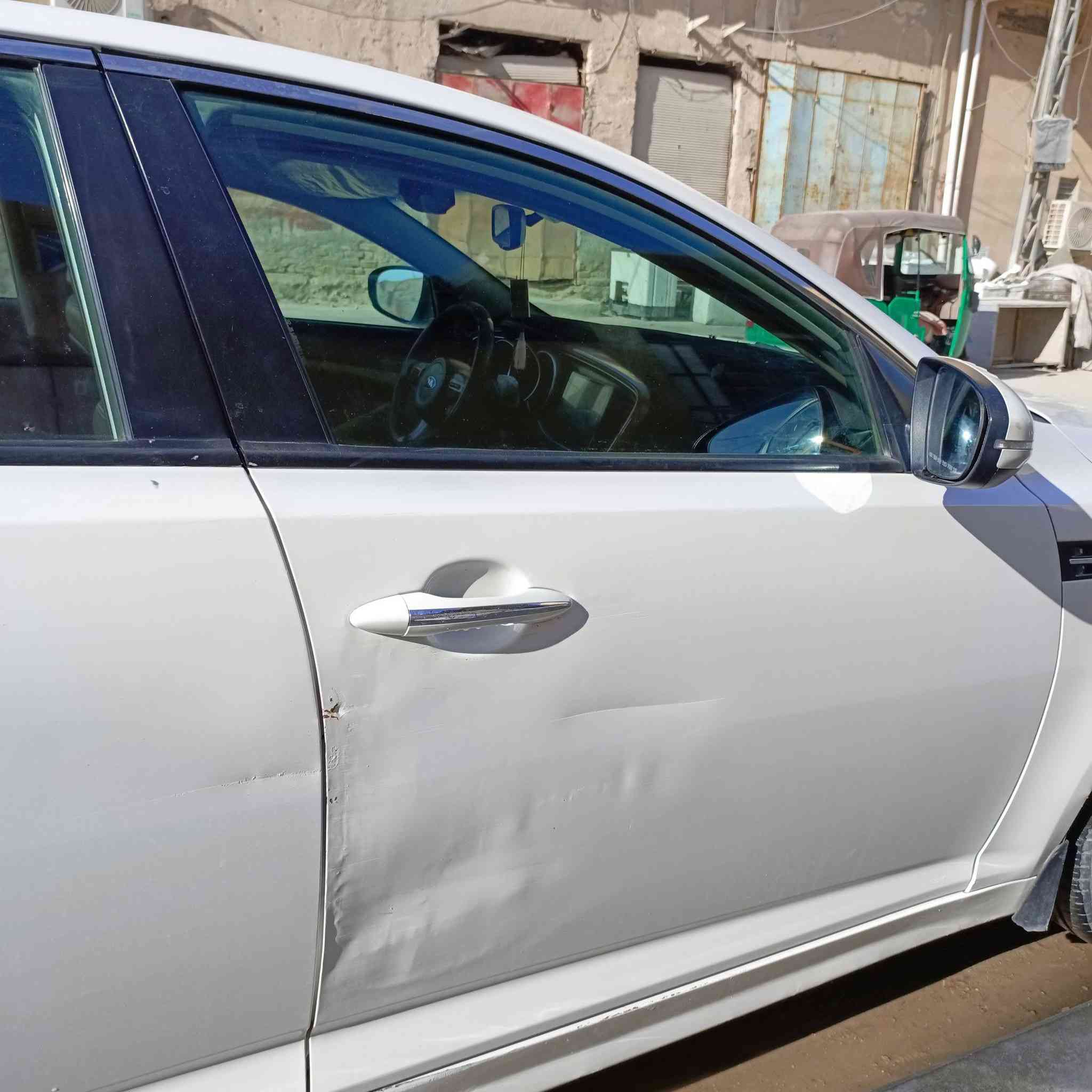 السلام عليكم اوبتيما 2015 وارد امريكي السعر (123)ورقة وبيه مجال  ضرر جهة الصدر الباب الامامي بارد والخلفي مع المدكر صبغ بسبب ضربة في باب الدائرة والضرر واضح بالمنشور   مكينة GDi مجفته وكل غراضها وكاله مواصفات  السيارة أنه المالك سنوية مجددة لغاية 2029 مشروع وطني رقم ذي قار  السيارة جاهزه كير ومكينة وحدادية وتبريد وتدفائة مكان ناصرية سوق الشيوخ ***********
