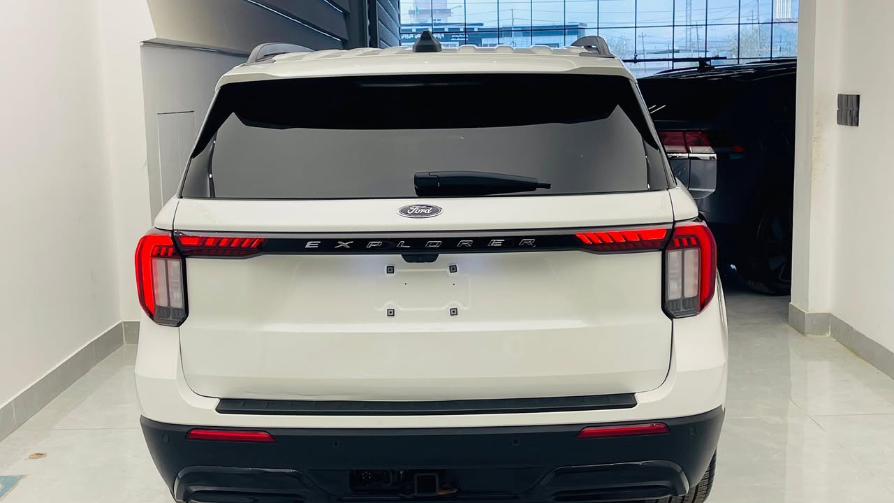 Ford Explorer ST_Line 2025
‎العداد : 7 الف مايل
‎ضرر:  بدون صبغ بس شبر صندوق تعدیل بارد 
‎سیارة تعتبر کلین و زیرو بدون داخل ارباكات سليم✅
‎ بجم و خلفي کبس دعاميات بشرط
1FMUK7KH8SGA90978

‎بالمواصفات ST Line اكسبلوره

‎٤کامیرا 360
‎شاشە کبیر 
‎کیج ديجيتال
‎وایرلیس جارج 
‎بصمة تشغيل
‎بصمة ابواب
(Remote Stat)
‎صندوق شفط كهربائي
‎رادار امامي (تحديد مسار)
‎رادار جانبي (نقاط عمياء)
‎رادار خلفي (التحذير من الاصطدام)
‎شفتات استيرن
‎استيرن تدفئة
‎كشنات جلد و شامو vip
‎كشنات تدفئة+ تبريد
‎هاند بريك بصمة
Auto Stat
Auto Stop
‎حساسات امامية+خلفية
(Navigaton)
‎مانع انزلاق

‎‏‎ مکان سیارة اربیل 
‎‏‎سیارة بدون رقم تترقم شمالي 
‎‏‎‏‎للاتصال والاستفسار
‎اسیاسیل ***********☎️
‎☎️کورك ***********
‎
