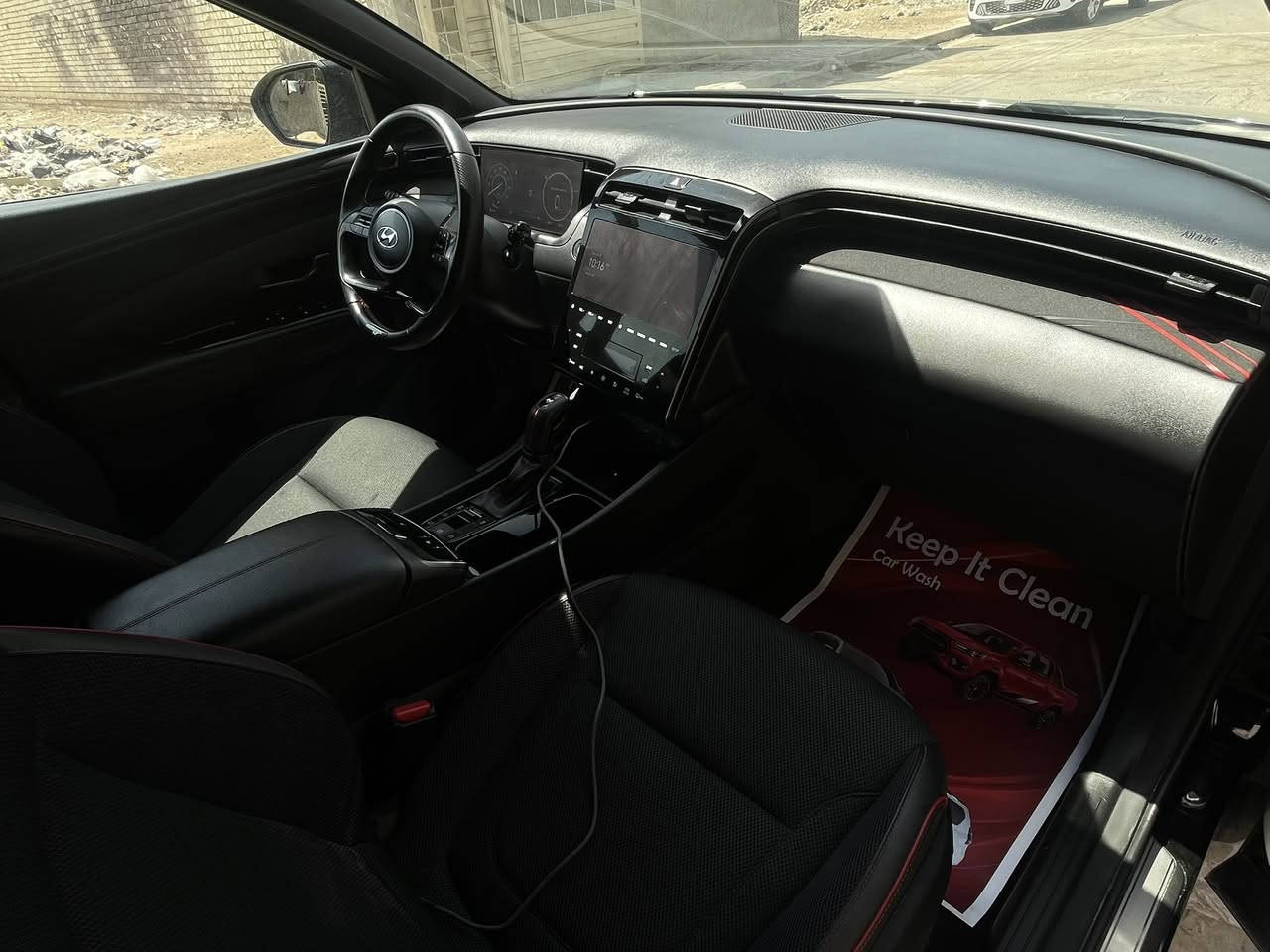 توسان ان لاين N Line 
2023 
حادث جاملغ عكس السايق راجع نفسة صبغ  قطعة وحدة 
مواصفاتهة معروفة فول فتحة تحكمات حساسات تدفئة تحديد مسار اوتو هولد نظام منحدرات اوتو ستارت دفع رباعي 
السيارة اني مستوردهة وصار 6 اشهر عندي مرقمهة قبل شهرين 
باسمي السيارة 
سعرهة 200 وبيهة مجال وبخدمة الطيبين 
***********
