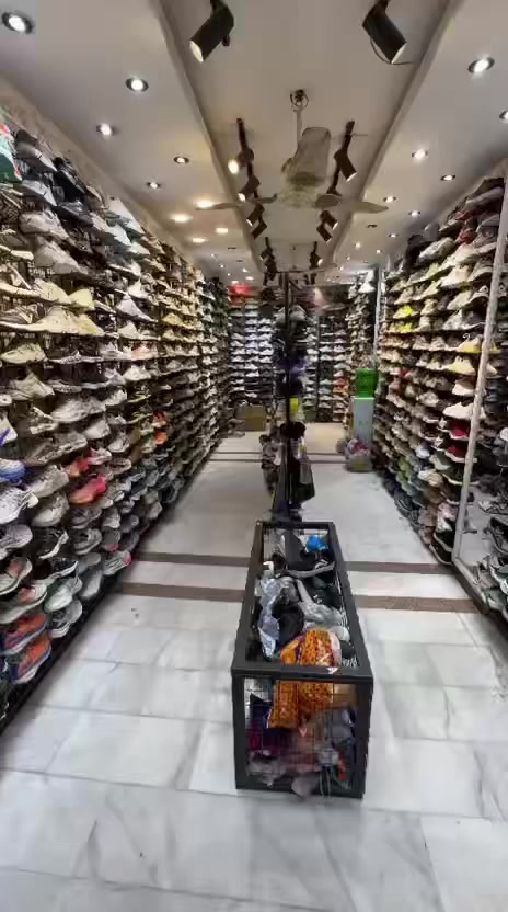 احذيه ( باله ) ماركات عالميه رياضيه نساءيه ولاديه رياضيه بكافت الاحجام موالموديلات 
 بغداد الجديده قرب حلويات الفراشه ‭0772 454 7514‬
