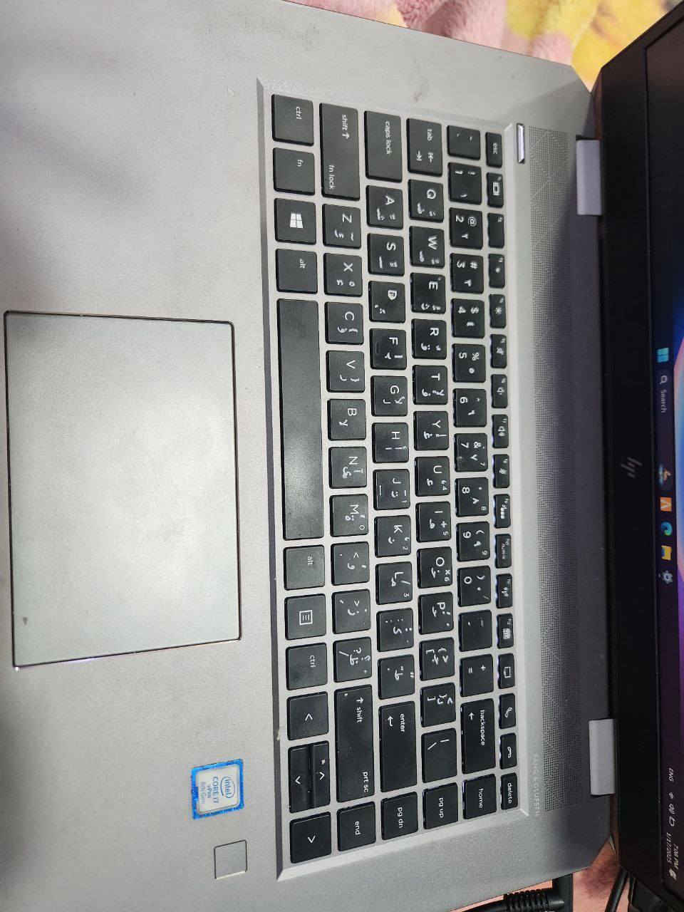 المعالج: Core i7 جيل ثامن (Performance عالي).
​الرام: 16GB DDR4.
​كارت الشاشة: NVIDIA Quadro P1000 بسعة 4GB فعلي (مثالي للتصميم والألعاب والعمل الهندسي).
​الشاشة: تمتاز بتردد 120Hz (سلاسة عالية جداً بالاستخدام).
​الحماية: يدعم بصمة إصبع + بصمة وجه (Face ID).
​📝 ملاحظات إضافية:
​النظافة: الجهاز نظيف جداً ومثل ما موضح بالصور.
​السعر: المطلوب 600 ألف دينار (بيه مجال بسيط جداً للشراي الطيب).
​ملاحظة: سعر الشراء الأصلي كان 900 ألف، والبيع بسبب الحاجة.
​📍 المكان والتواصل:
​الموقع: بغداد.
​للتواصل (واتساب أو اتصال): ***********
