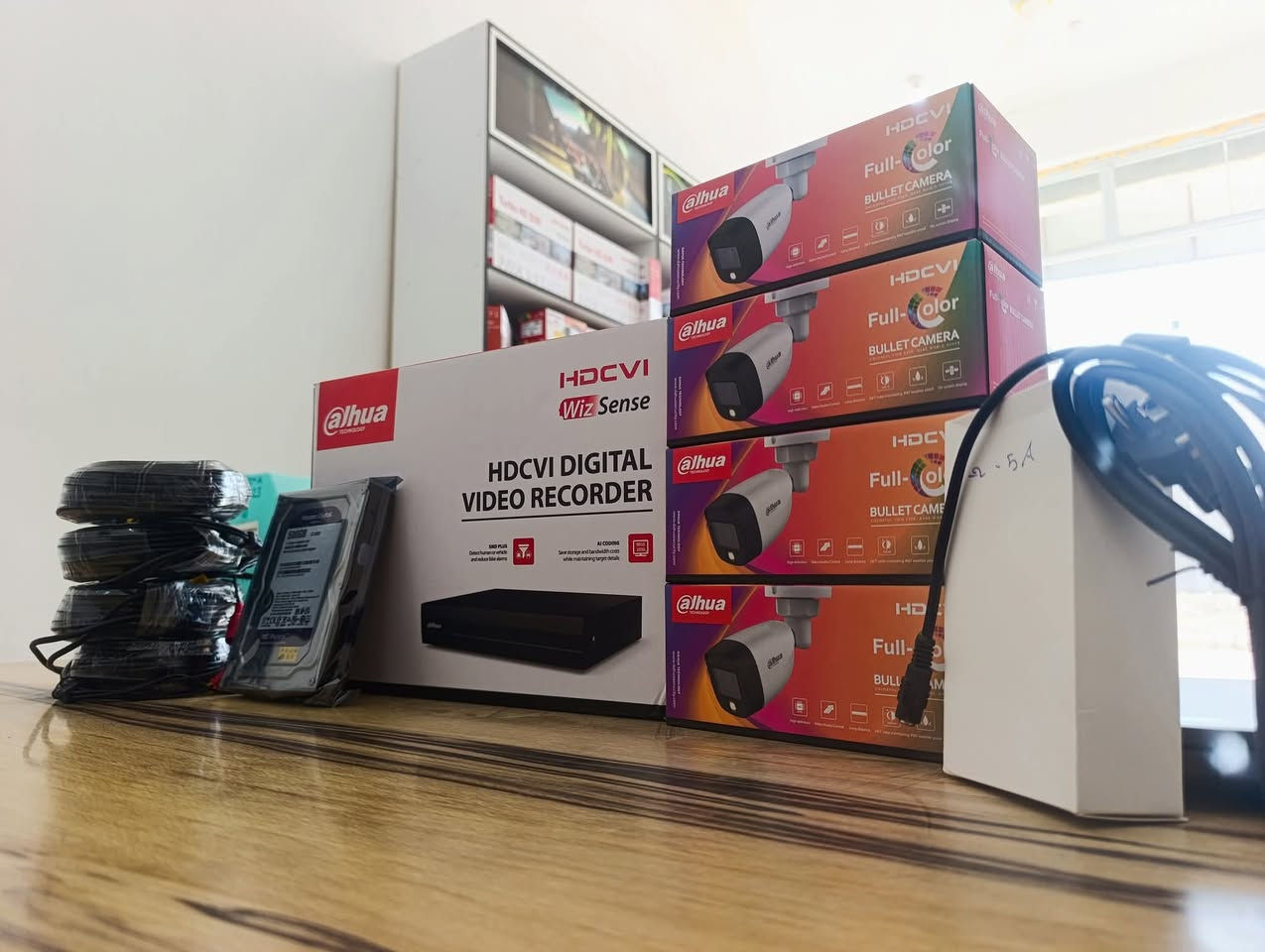 من  مكتب السيد فقط ب( 165 الف ) 
منظومة كاميرات متكونه من  

1- جهاز XVR دهوا الأصلي 4 جنل 
2-  كاميرا ملون ليلي نهاري فلاش دهوا الاصلي عدد 4 
3- هارد خزن 500 كيكا البنفسجي 
4- كيبلات عدد 4 طول 20 متر 
5- محوله 12 فولت 5 امبير + سبايدر 

توصيل الى جميع مناطق العراق 
 
السيد فني نصب وصيانه كامرات المراقبه  
***********
