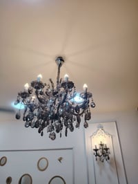 ثريات  عدد 2.مع الجداريات عدد 2 مع ٢2مصباح مال. ثريه سعره 325الف أو بي...