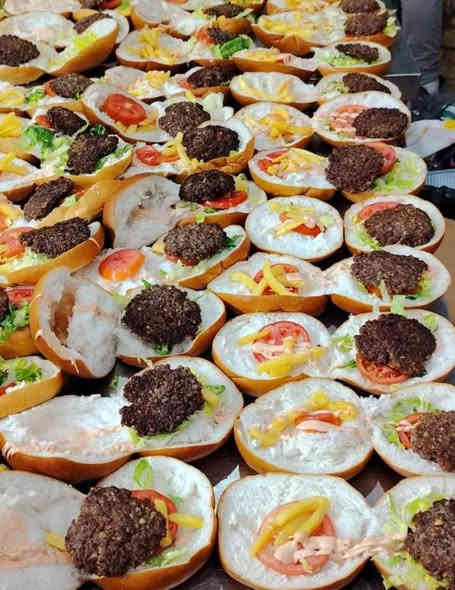 السلام عليكم     يقدم مطعم حيدر القصاب
،❤️🌷
عرض اليوم

 ( بركر عدد 2🍔🍔)) 

((بيتزا حجم وسط بلحم 🍕)) 

+((10شيش كباب 8لحم +2دجاج🍗)) 

+ ((ماعون مقبلات جاجيك +حمص بطحينه+ تفاحيه ❤️))  
 
+ 🤗(كل هذا ب.  10000 دينار فقط ويدللون الغوالي))
لحجز. طلبات التوصيل.        ***********
لحجز طلبات المطعم(  *********** )
العنوان السماوه حي الصدر شارع مصرف الدم مجاور افران 

الصدرين
