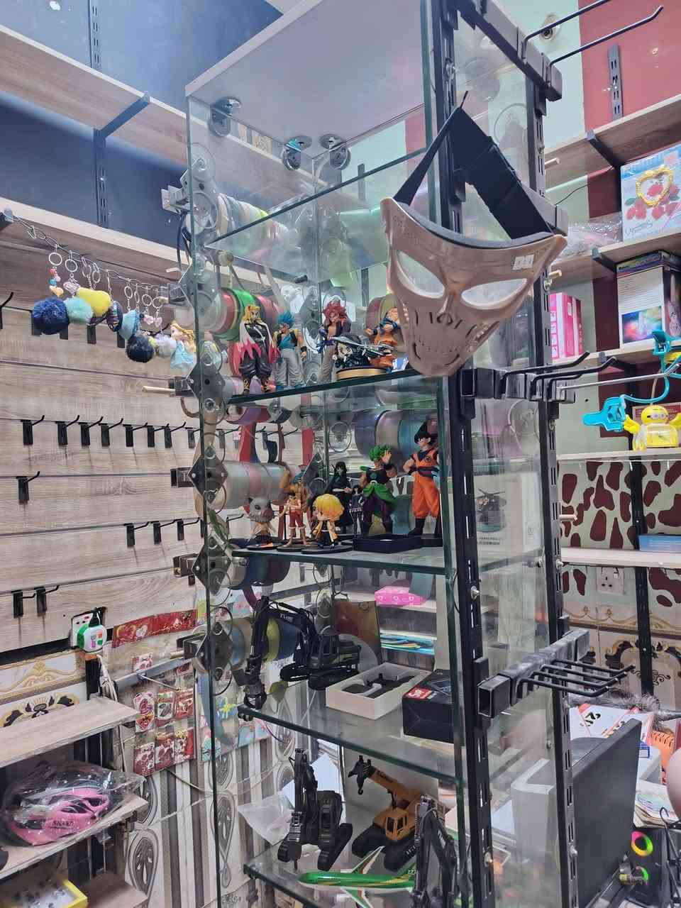 سلام عليكم لبيع  عندي  ميز مكتبي نضيف كلش رفوف نضاف كلش  وفاترينات عدد ٣ نضاف لا فطر ولا شخوط  وميز جداري ثقيل  مستعجل علئ بيعتهن مكاني بغداد الثعالبه مجاور سوق الثعالبه قيمهن وخذهن بلي يرضي الله ***********
