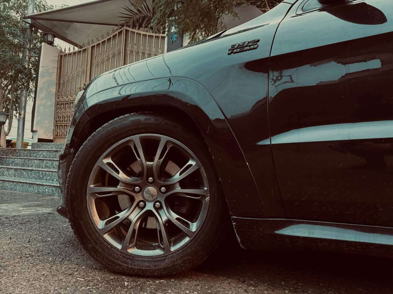 جيب ترايل هوك ٢٠١٨ محرك هيمي ٥٧٠٠
١- ماشية ٩٤ الف ميل
٢- داخل كنتارة
٣-  فتحة
٤- جكات ٣ وضعيات
٥- فورويل
٦- كشنات امامي تدفئة تبريد والخلفي تدفئة
٧- حادث السيارة قطع سرقة وبيهة صبغ بالصندوك
٨- رقم بصرة مشروع وطني
صور الحادث موجودة
السعر ٢٠٥
مكان السيارة البصرة دور الضباط 
للاتصال ***********
