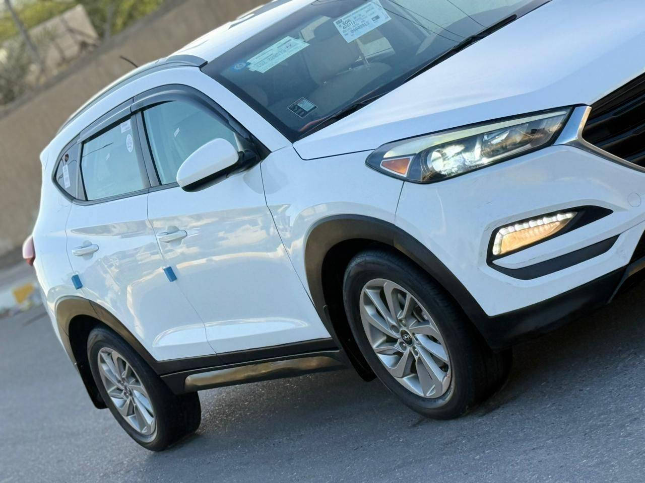 السلام عليكم للبيع هونداي توسان 2016 وارد أمريكي حادث بنيد مبدل وجاملغ امامي صبغ فقط بدون ظرر داخلي شاشه كامره تحكم ستيرن جهتين ويل كب كروم لايتات لد بلاجكتور محرك 2000 ما مفتوح كير ومحرك كفاله حداديه جديده طخم تاير جديد كل نقص  ما بيها رقم ذي قار الدولي سنويه جديده وهزه جديده مكاني ذي قار مركز السعر 142 لاستفسار ***********
