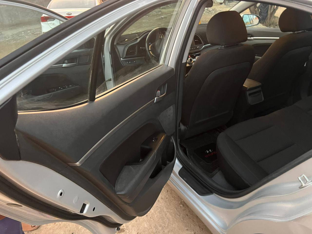 سلام عليكم انتره موديل 20 مكينه 200 سياره جديده جهازه كلشي  جمطه حوض شويه مكان بغداد  المثنى  سعر 150 بيه مجال طيبين رقم الهاتف 788 169 1525
