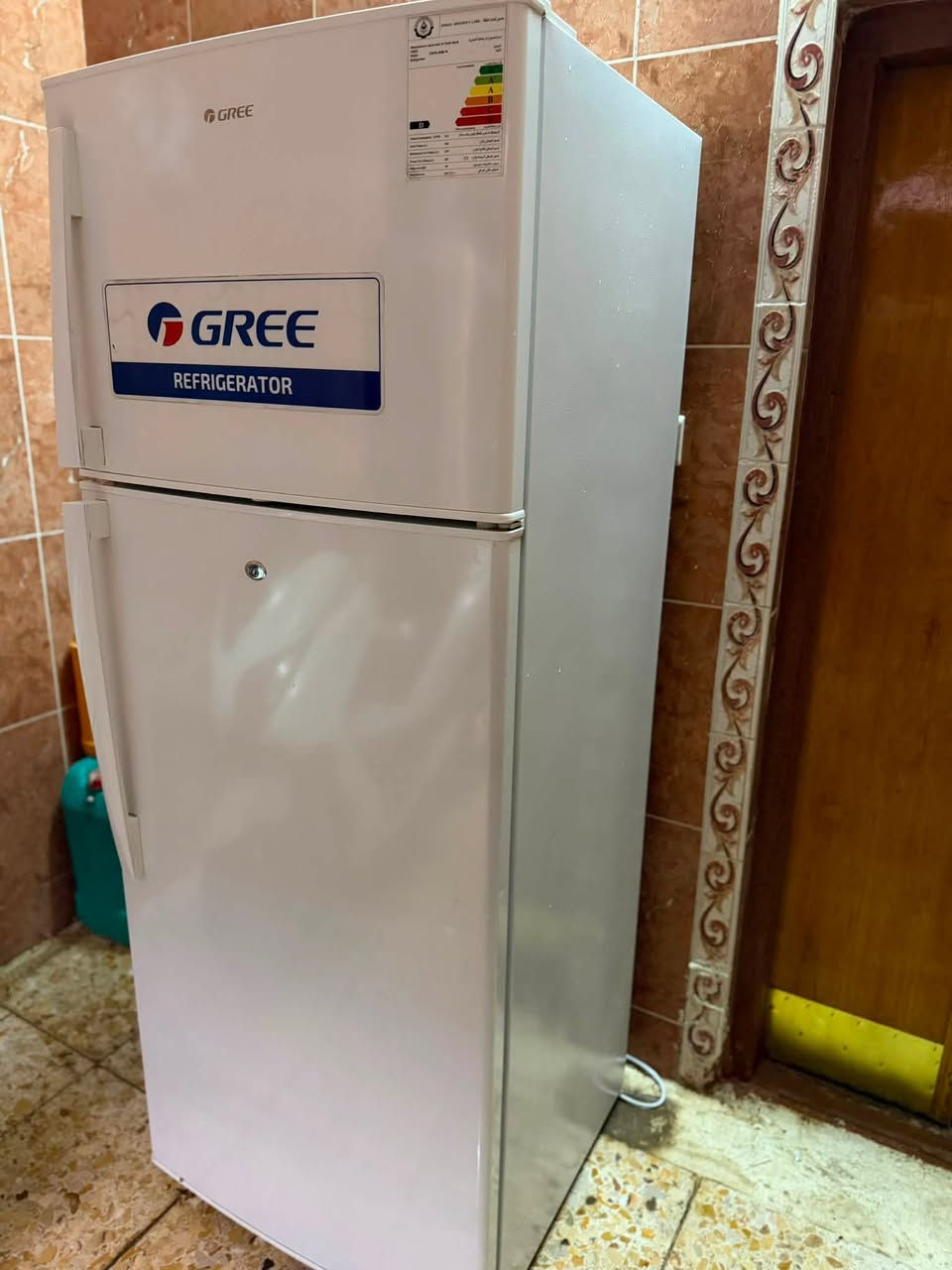 السلام عليكم ثلاجه GREE حجم الكبير نظيفه كلش استخدام قليل شرط التجميد  سعرهه 350
مكاني رفاعي  ***********

