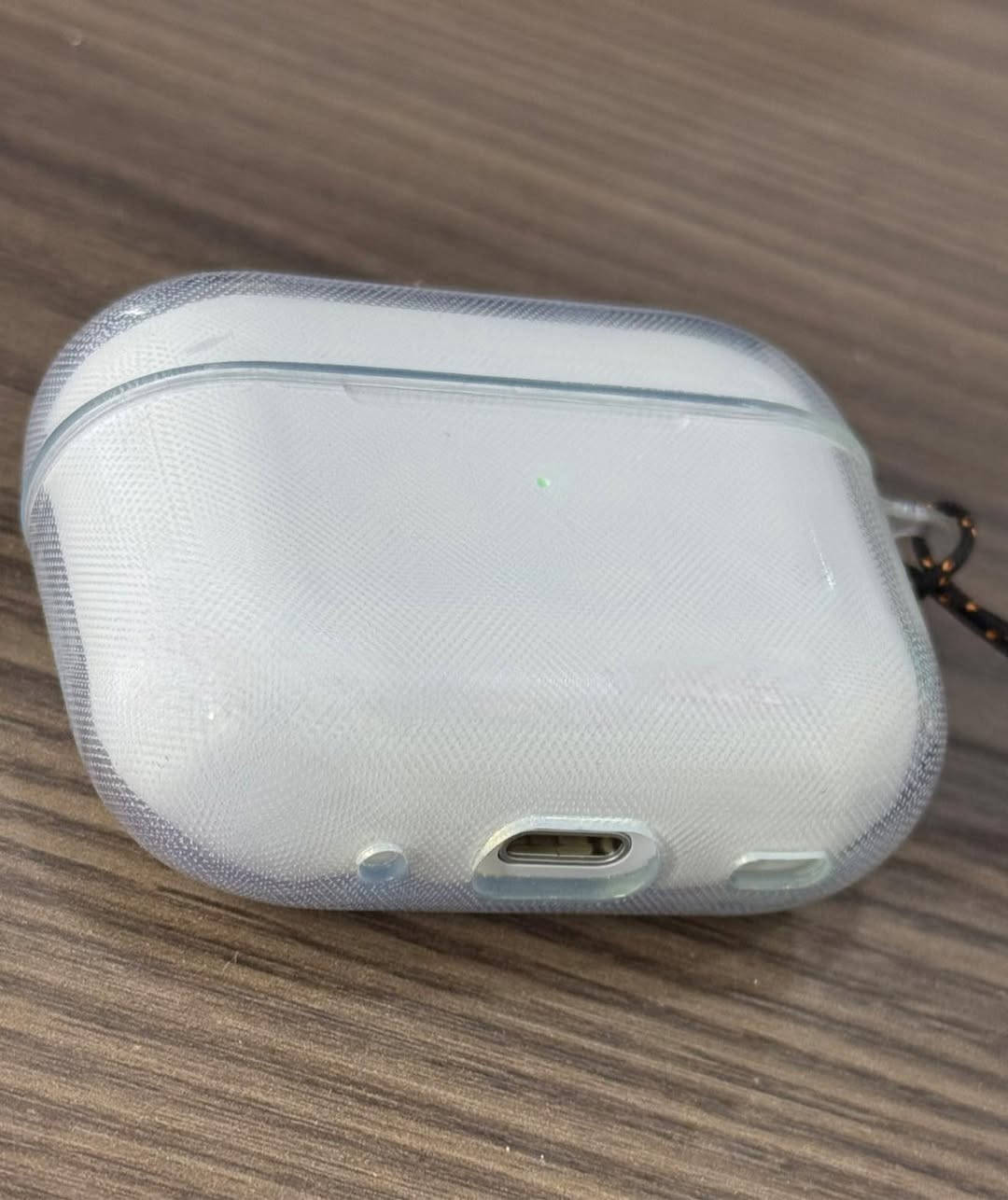 Air pods 2 pro الجيل الخامس
#اصلية امريكيه باله 
( تدعم العزل + خاصية العثور على السماعة الضائعة ) باله مستعمل بس كلش نظيف 
شغاله 100 
السعر 25 توصيل مجاني مع حافظة شفاف + كيبل كتان قطني الأصلي 
حجز واتس اب ***********
