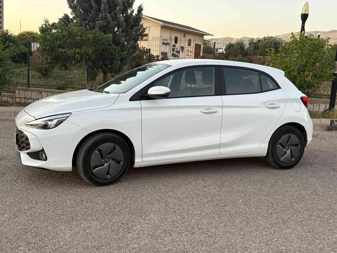MG 3 2025 
سەیارەکە کلینە و هیچی نیە زەمانی ٦ سالی شەریکەی ئێمجی هەیە تەنیا ٢٢ هەزار رۆیشتووە زۆر تازەیە و هیچ مەسرەفێکی تێدانیە  تەحویل و غەرامەی بەشەرت تەنها ١٠٢ و مەجالێکی زۆر کەم بۆ پەیوەندی *********** السليمانية, العراق
