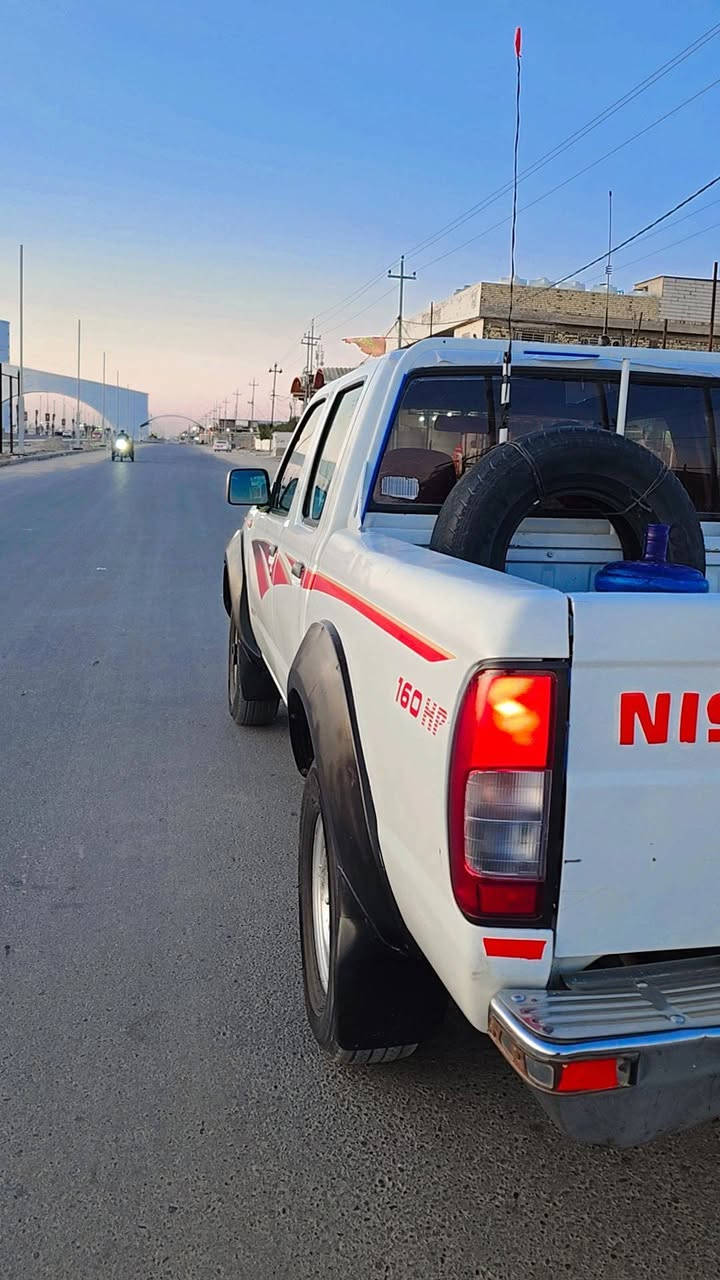 بيكم نيــسان شبــوط( فور ويل4×4) موديل 2008  (مزاد وزاره الداخليه بغداد)  الداخل ماروني كير ومحرك بشرط تبريد ثلج تخم تاير + 2 سبير سياره نصبتها حلوه وحـداديه جديده مال جنايه  وماتصرف عليها الف دينار وغرفتها حلوه كلشش مسجل سماعات جام كهربائي كله شغال كــفاله كـــير ومـــحرك وشــاصي وكشـــر بدون معـــجون الـــسعر 83 $ قابل للتــفاوض 
رقم ***********
