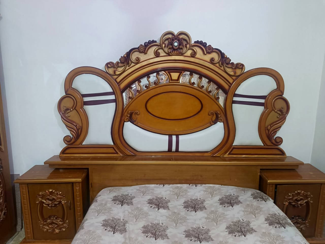 السلام عليكم غرفه جديده للبيع كل كسر مابيه السعر 700
***********
