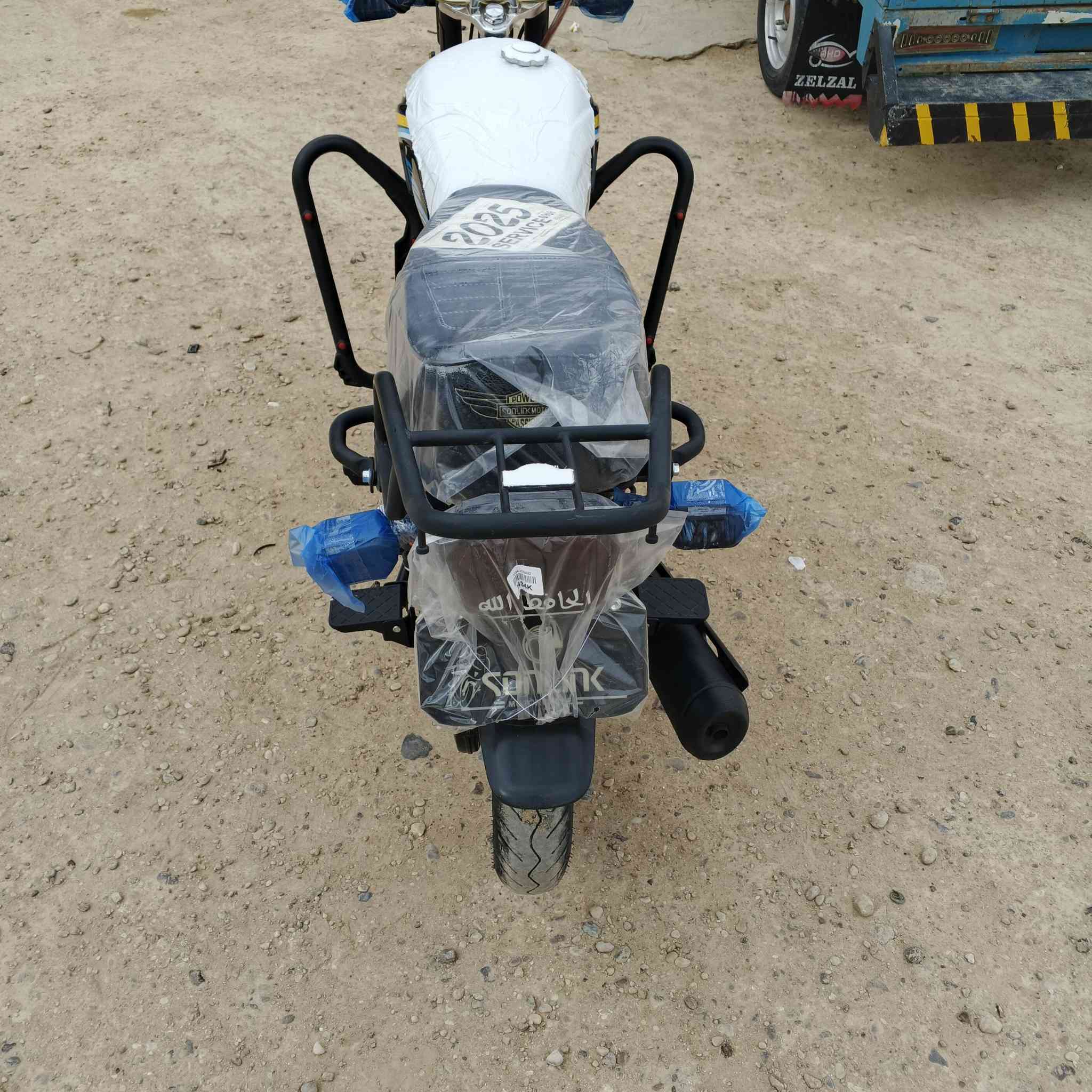 دراجه سولنك 25 محرك 200cc دراجه حيل نضيفه مثل ما واضح بلصوره بصمات 2 سويجات 2  عله وضع شركه وياه منفيس  فقط سعر 950 / ***********‬‏
