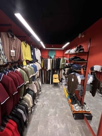 محل ازياء شبابي للبيع للأستفسار 07861188273