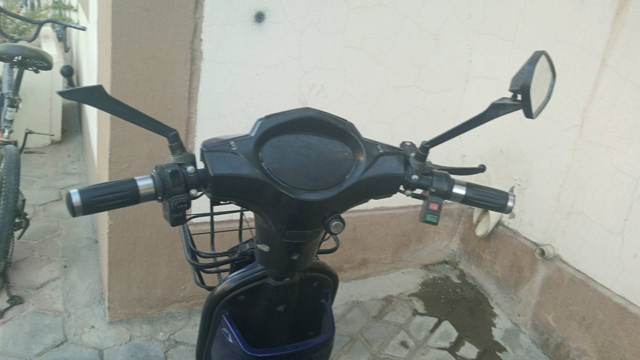 دراجه كهربائيه  HVS super E-bike من شركه HVS الصينيه استعمال سنه دراسيه كامله 6 اشهر ومشكله صندوقها مكسور وببع مستعجل السعر 315 وبي مجال المواصفات تحت

البطاريه: 1000 واط
النظام الكهربائي : 60 فولت
5 بطاريات جافه كل بطاريه 12 فولت
4 نمرات 
النمره الاولى: 25 كم
النمره الثانيه : 50 كم
النمره الثالثه: 75 كم
النمره الرابعه: 90 كم
السعر 315 وبي مجال


**إذا كنت صاحب هذا الإعلان وتريد حذفه لأي سبب، رجاءا أرسل رسالة إلى الدعم الفني**