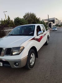 نيسان نافارا • ٢٠٠٩ • كاميرا وشاشة