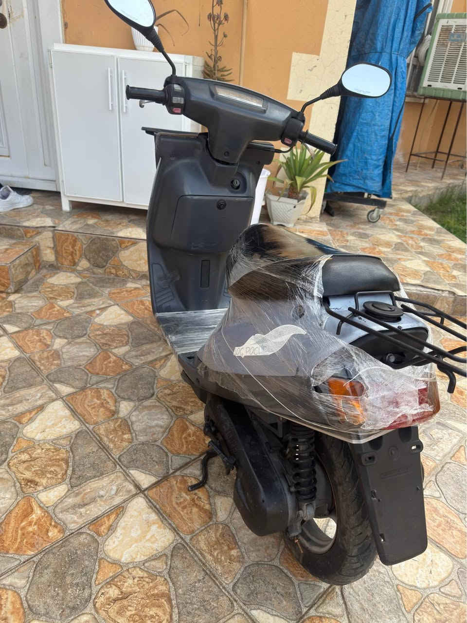 السلام عليكم 
دراجه ياماها رنبة
مكينه كبس 
سرعه ٦٠
صوتها ناعم كلشوكهربائياتها كله شغال
غراضها وكفرها كله بلادي 
الدراجه نضيفه واي عيب ما بيها أربيل, العراق


**إذا كنت صاحب هذا الإعلان وتريد حذفه لأي سبب، رجاءا أرسل رسالة إلى الدعم الفني**
