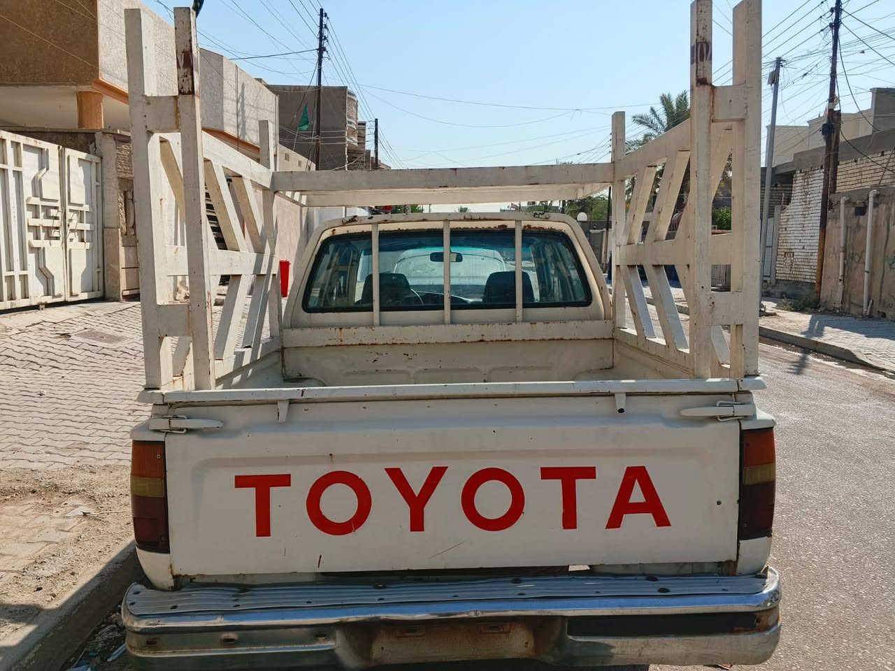 السلام عليكم 
بيكم دبل قماره نوع تويوتا موديل ١٩٩٣
باسمي تبريد شغال
صدر نضيف محرك تو واي
غرفة حلوة رقم بغداد انكليزي سنوية لغاية ٢٠٣١ مصبوغه حزام محرك وكير مكفولات
كهربائيات كامله 
للتواصل على رقم 
***********
***********
واتساب وماسنجر
