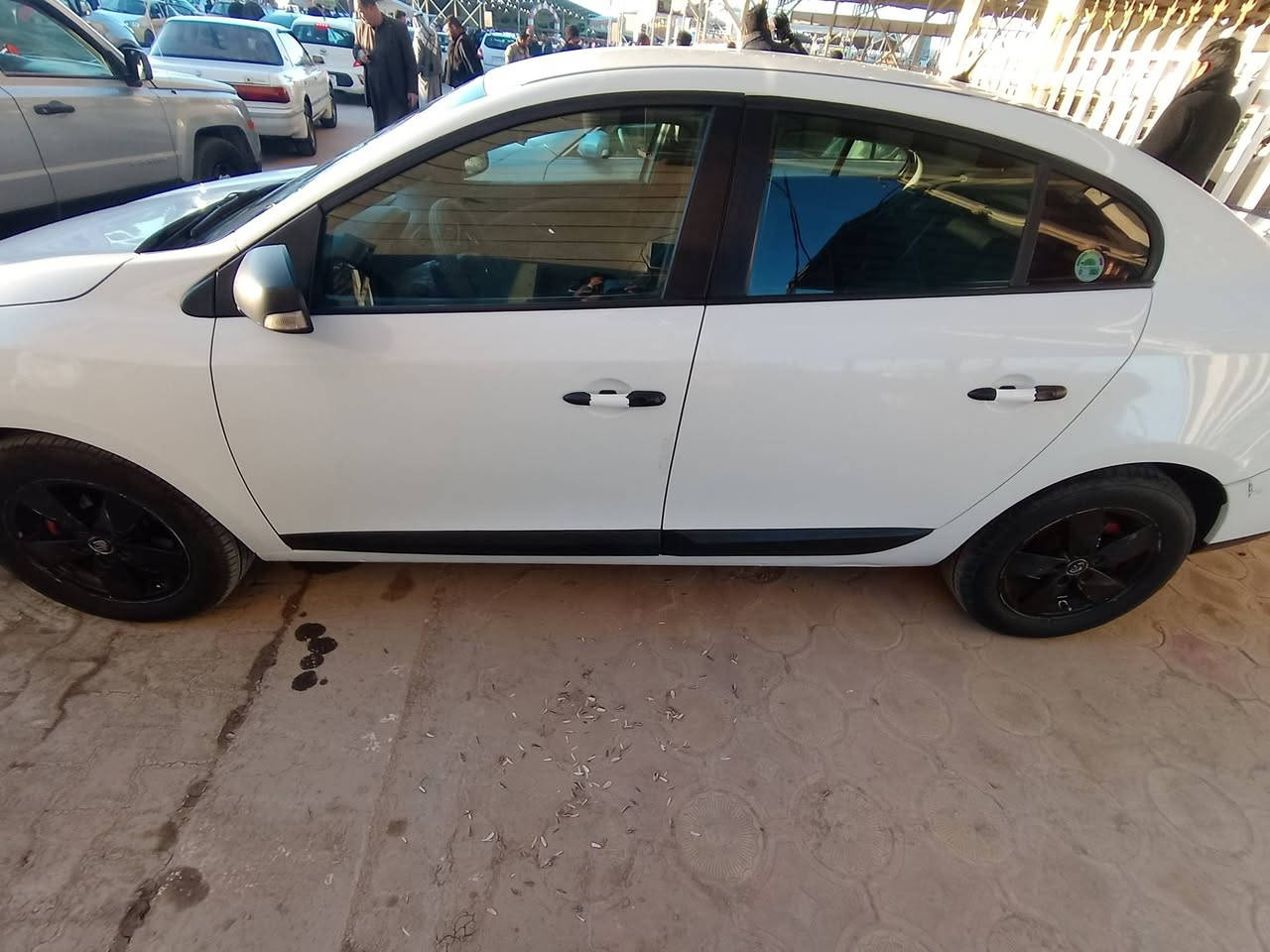 سلام عليكم رينو فلاونس 2013للبيع مكفوله فقط جاملغ جهت الصدر بي كارت صبغ باقي السياره مكفول كير محرك خير من الله كيره ميكانيك المحرك القبق الاصفر المرغوب سياره جاهزه تدفئه تبريد شغاله رقم بغداد نكليزي سنويه 2026 تنتهي بسمي السياره تحويل ثاني يوم.سعره 68 وبيه مجال بسيط ***********مكان السياره النجف الاشرف
