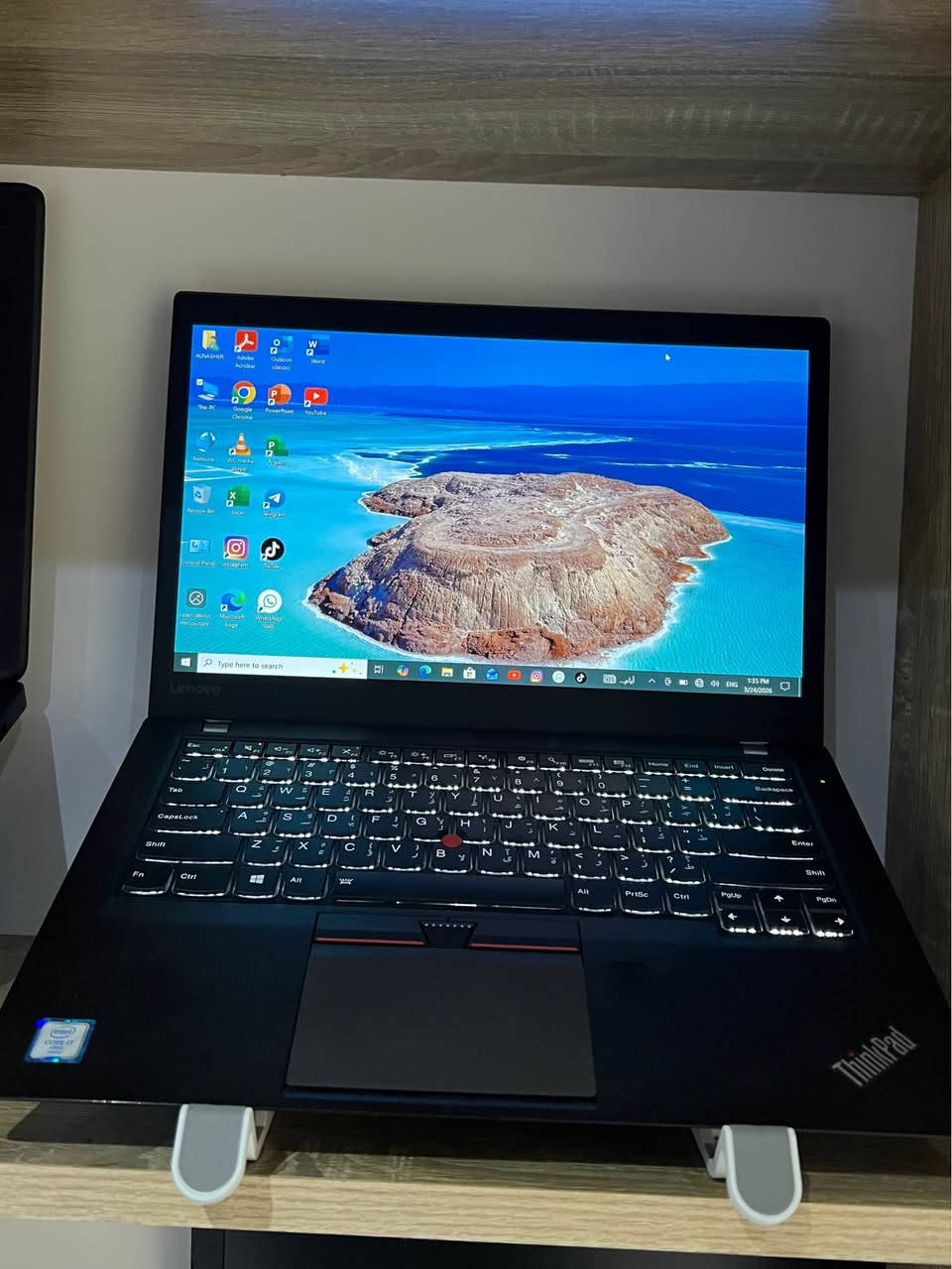 السلام عليكم لابتوب لينوفو
بمعالج i 7 من الجيل السادس فئه U
الرام 8Gb قابل للتطوير من فئه DDR4
الهارد  من نوع SSD laxer 256 السريع جدا
كارت الشاشه خارجي من نيفيديا 930M GF
حجم الشاشه 14 فوول سلم لمس touchً Screen
بطاريه 100% ٣ساعات ليثيوم
مخارج Hdmi + USB3 + Usb2 + Ethernet+ VGA Audio + MicroSd
كيبورد ضوئي 3 درجات 
كامره Hd 
السعر 300 الف دينار 
نضافه 100% الك بيها ضمان 10 ايام اي خلل تتبدل القطعه  للاستفسار *********** ويوجد خدمه توصيل
بغداد البنوك بغداد, العراق
