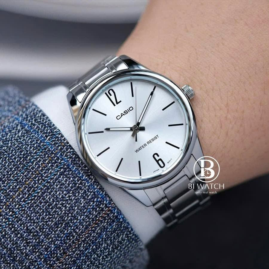 بسمِ الله ، والصَّلاة والسَّلامِ عَلَىٰ رَسُولِ اللهِ  ﷺ.🌿
#مــزاااااد
ساعة #كَاسيو الأصلية ✅
ساعة كاسيو كلاسيك
MTP-V005D-7B للرجال
، بطارية العمر التقريبي لها 3 سنوات 😍

#يبدأ المزاد من 25$ والرفعة أقل شيء 5$ والتوفيق من الله للجميع 🤲🌸

 والسوم بالدولار$

#يبدأ من الآن و #ينتهي يوم غدٍ إن شاء الله الساعة الخامسة مساءً 

 ☑️ للأعتماد أولاً : أرسال العنوان الكامل ورقم التلفون .

والتوفيق من الله للجميع 🤲

🔹🇯🇵 CASIO 🇯🇵 🔹

🔴 المواصفات :
▫️ كاسيو الياباني الأصلي 
▫️رجالي 
▫️مقاومة للماء ✅
▫️سير ستانلس ستيل مقاوم للصدأ 
▫️كوارتز بطارية
▫️العمر التقريبي للبطارية 3 سنوات
▫️مشبط قابل للطي
▫️القطر 40 ملم

🔹الحاله جديد بالستيكرات 😍
وتكدرون تبحثون على تفاصيلها أكثر 🌹

🔸 تأتي مع العلبة+الضمان + العلاكة.. 

🚖 يوجد توصيل الى جميع محافظات عراقنا الحبيب 🚖


**إذا كنت صاحب هذا الإعلان وتريد حذفه لأي سبب، رجاءا أرسل رسالة إلى الدعم الفني**