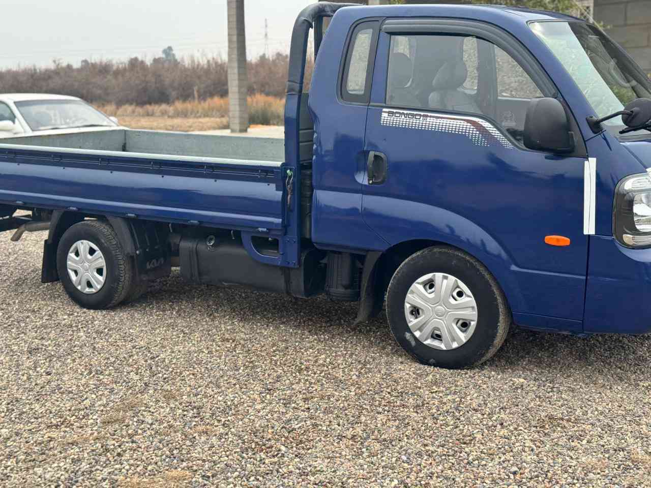 السلام عليكم سيارة كيا بنكو حمل((( #ادوات شغل بغداد )))للبيع الموديل 2007  محدث 2018سيارة كاملة مكينة كرنفال كيراوتماتيك  مري شفط تدفئا بل كشنات   السياره مفوله  محرك 3000 قبق اسود وتخم تاير مكان السيارة  تكريت سعر  55 وبيه مجال قليل للشراي 
للاستفسار ***********
