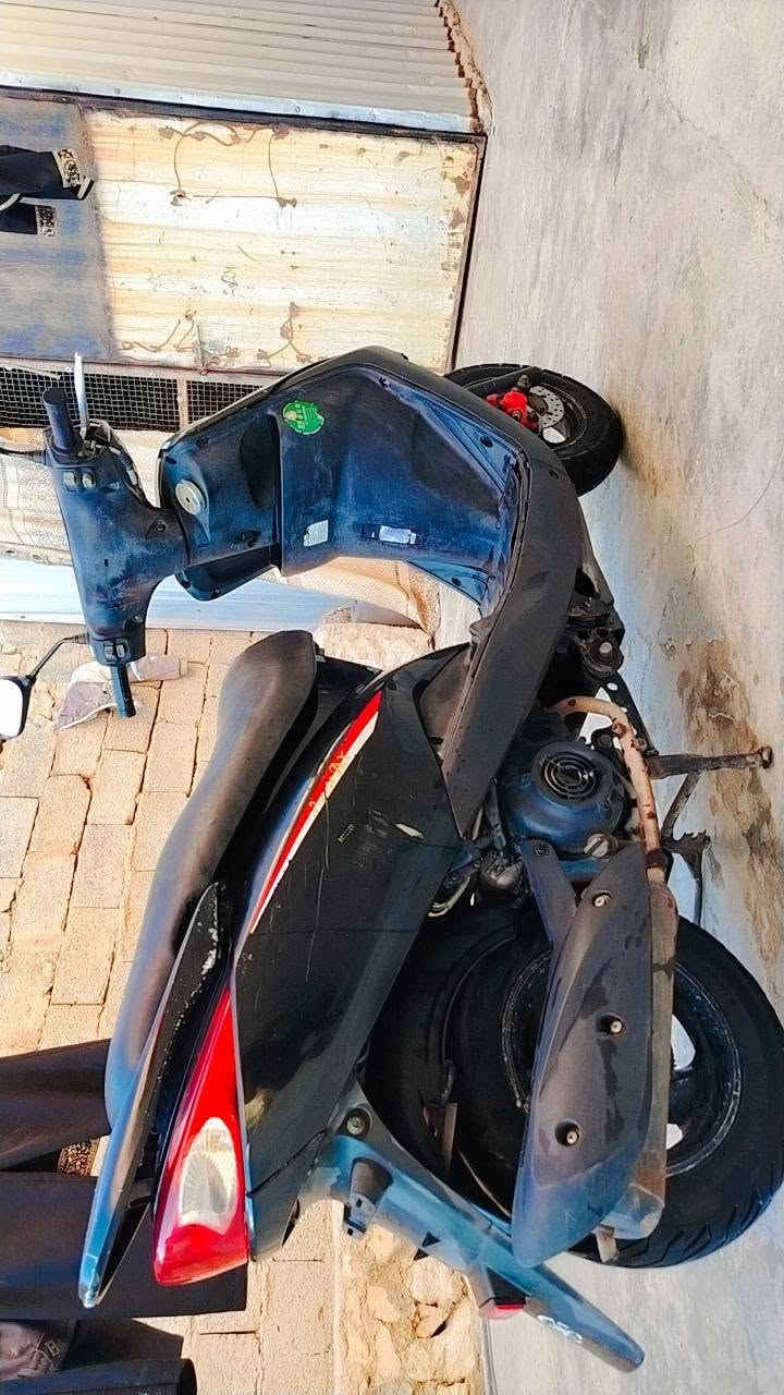 سلام عليكم للبيع موطور بريز 2008 كفاله مكينه وكشر گشره كله مختم كابريتر الموطور مكيتنه بلاديه شرط وعلفحص الموطور جديد وكل نقص مابي شرط الف ماتحط علي وبلعافيه الي يصير من نصيبه  السعر 800 وبي مجال للاتصال  ***********
