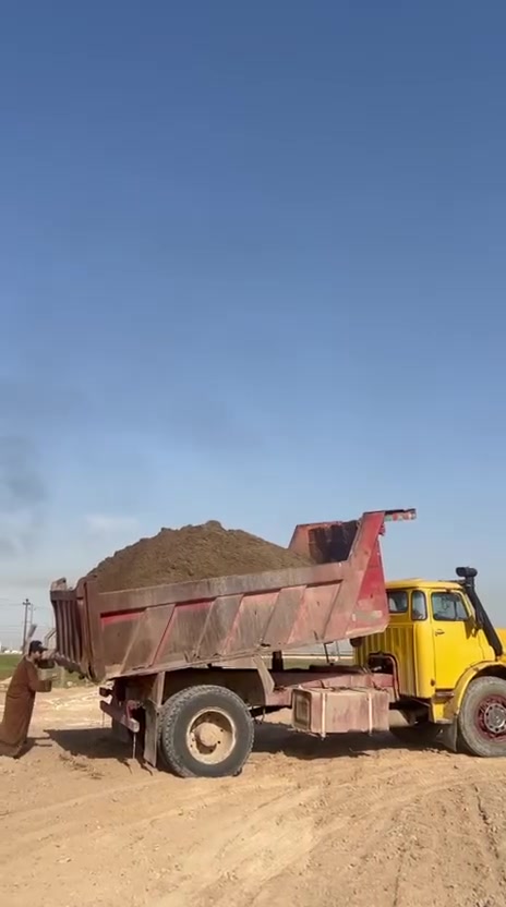 سلام عليكم مان للبيع شرط تحويل محرك شرط لاتنقيص ولاتبخير كير شرط تأيرات نص عمر باتريات جدد وياله صاج سيارة جاهزه للشغل السعر  10 مليون مكان سيارة بيجي شراي يتصل ***********
