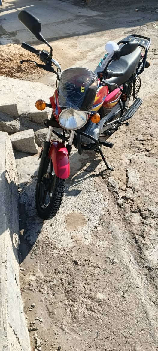 سلام عليكم بوكسر موديل 21نظيفه حيل اوراق اصوليه باقيه بس على الرقم ولبارحه شديتلها تخم تاير دراجه نظيفه حيل مستعجل على بيعتها مكان بغداد مكلف بنشر ***********
