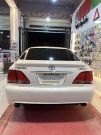 تويوتا كراون • ١٣٥٠٠٠ كم • أصفر