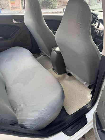 السلام عليكم 
كيا سيراتو ٢٠١٧ مواصفات عادية 

نضيفة جدا 

بيها بارد بالدوسة الي جوه الباب فقط 

ماشية ١٥٦الف 

كير ومكينة مكفولات 

مدرشمة كلها ارضية وكشنات وصندوك 

سيارة شغل واطلع كل نقص مابيها 

محرك ١٦٠٠ سي سي 

السيارة باسمي تحويل كبل 

مكانها بغداد الجديدة 

سعر ١٤٠ وبيها مجال قليل

‭٠٧٧١ ٣٩٥ ٢٢٦٠‬
