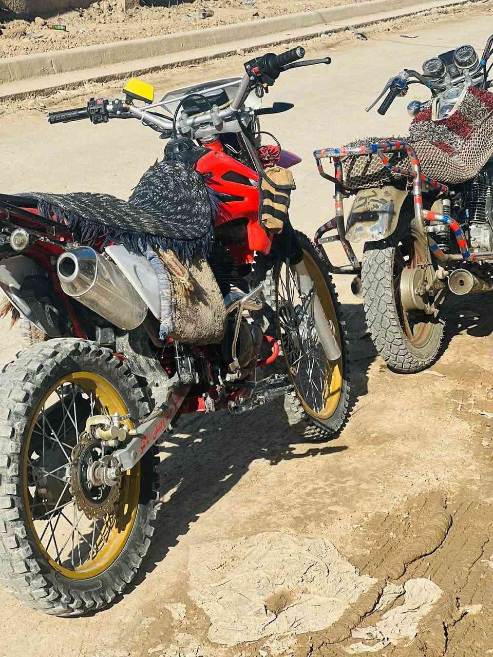 سلام عليكم
مكلف بلنشر 
دراجة قفاز للبيع  موديل 23 دراجة حلوة ونضيفة 
المكان ديالى ناحية كنعان 
للستفسار اتصال فقط 
***********
