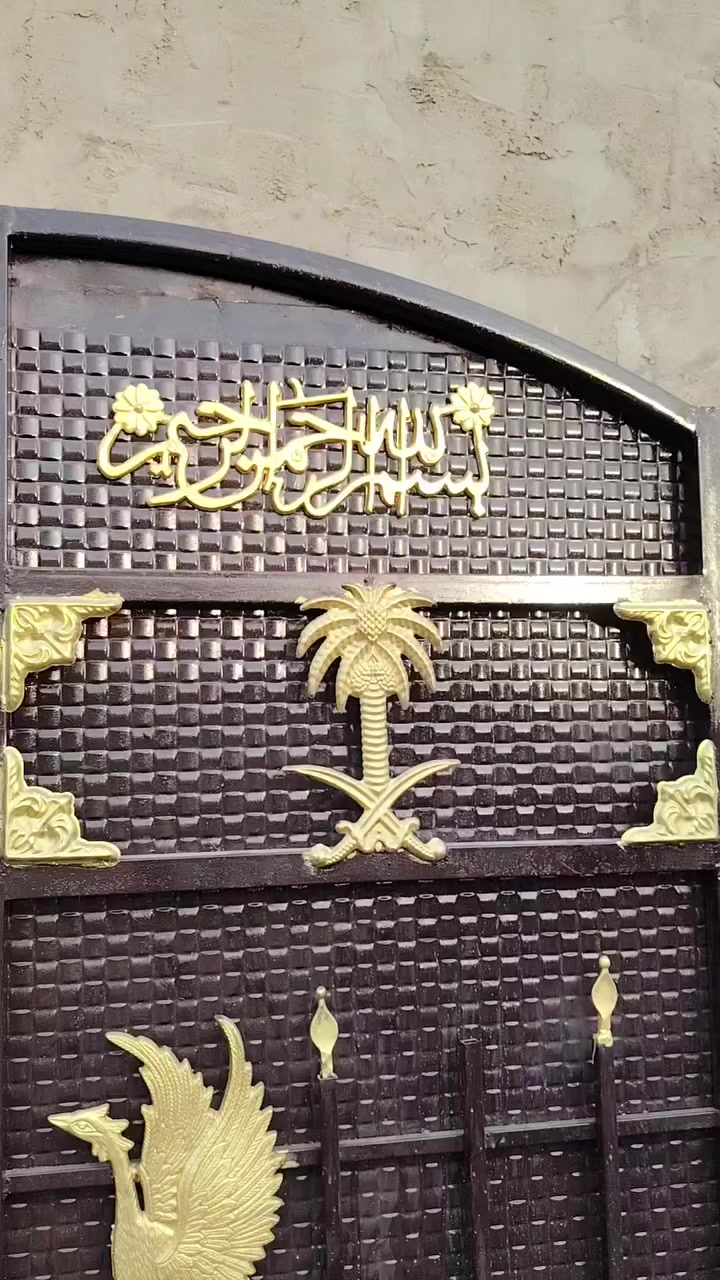 السلام عليكم باب بيت جديد للبيع 
العرض 2متر  الطول 210سم حديد ثكيل امامك بل صوره 
الستفسار عله هاذ الرقم *********** 
مكان بغداد
