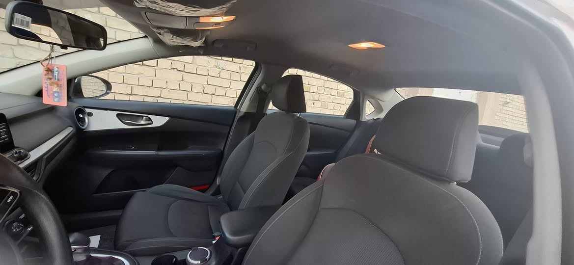 سلام عليكم 
سيراتو خليجي ٢٠١٩ للبيع 
محرك ١٦٠٠ 
السياره رقم اربيل بأسمي ماشيه ٩٨ الف كيلو 
باتري جديد مسويلهه ادامه منظومه بانزين صار شهرين والسياره على ايدي 
جاملغ امامي صفحه اليمنه مصبوغ وبيهه بارد جاملغ خلفي  صفحه سايق صور الطخات موجوده عندي
السعر١٣٣ وبيهه مجال بسيط
